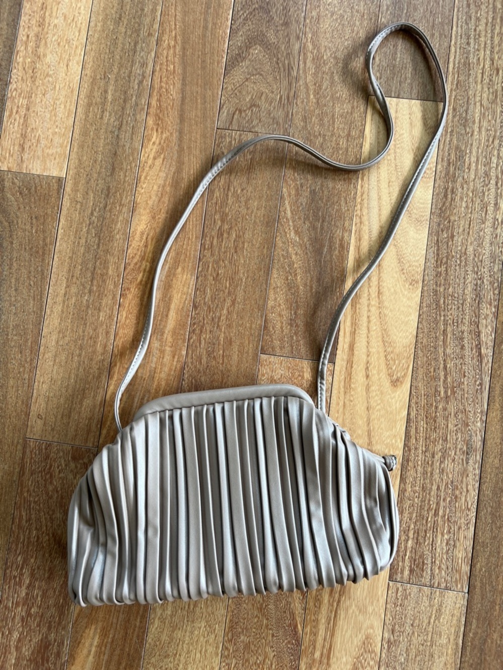 Clutch purse dumpling bag with detachable strap